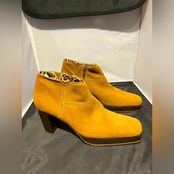 Warren Edwards, only worn a couple of times! Still in great condition. - Picture 3 of 4